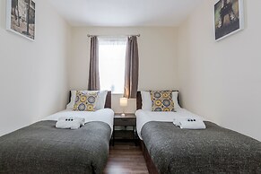 Beautiful 2-bed House in Quiet Cul-de-sac