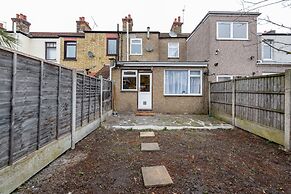 Beautiful 2-bed House in Quiet Cul-de-sac