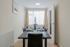 Beautiful 2-bed House in Quiet Cul-de-sac