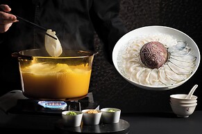 Hualuxe Shanghai Changfeng Park