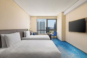 Hualuxe Shanghai Changfeng Park