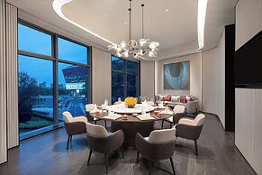 Hualuxe Shanghai Changfeng Park