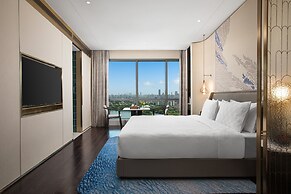 Hualuxe Shanghai Changfeng Park