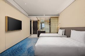 Hualuxe Shanghai Changfeng Park