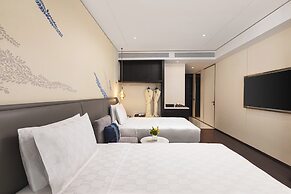 Hualuxe Shanghai Changfeng Park