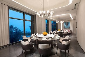 Hualuxe Shanghai Changfeng Park