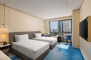 Hualuxe Shanghai Changfeng Park