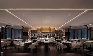 Hualuxe Shanghai Changfeng Park