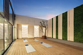 Hualuxe Shanghai Changfeng Park