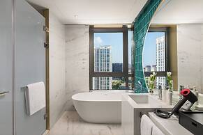 Hualuxe Shanghai Changfeng Park