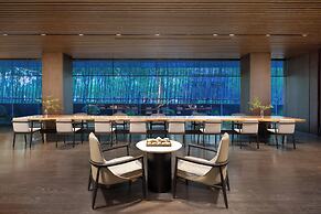 Hualuxe Shanghai Changfeng Park