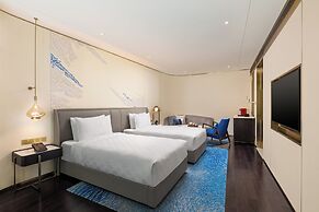 Hualuxe Shanghai Changfeng Park