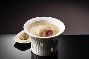 Hualuxe Shanghai Changfeng Park