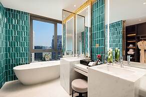 Hualuxe Shanghai Changfeng Park