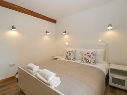 Lower Venn Granary Apartment 1