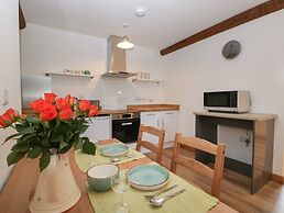 Lower Venn Granary Apartment 1