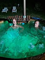 House of Rei With Hot Tube