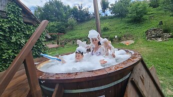 House of Rei With Hot Tube