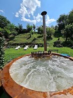 House of Rei With Hot Tube
