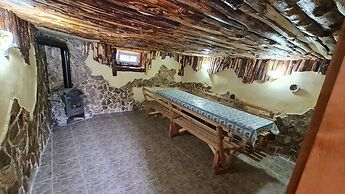 House of Rei With Hot Tube
