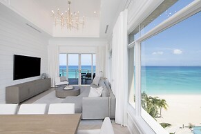 Club Se7en at The Beachcomber