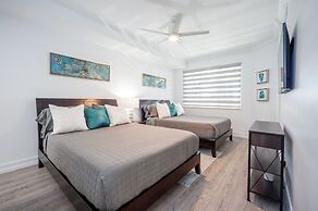 Club Se7en at The Beachcomber