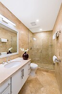 Club Se7en at The Beachcomber