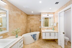 Club Se7en at The Beachcomber