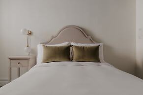 Dupont Circle Embassy Inn by FOUND