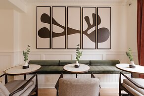 Dupont Circle Embassy Inn by FOUND