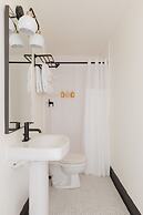 Dupont Circle Embassy Inn by FOUND