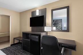 Super 8 by Wyndham Paducah I-24 Exit 4