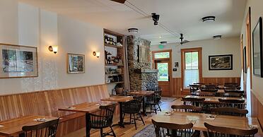 Bush House Inn