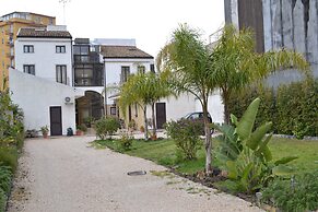 Furnished Studio Flat in Residence