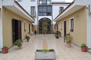 Furnished Studio Flat in Residence