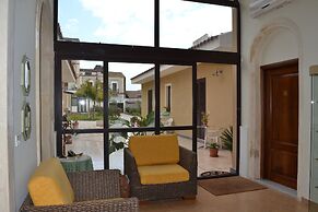 Furnished Studio Flat in Residence