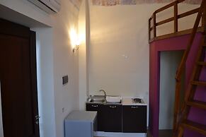 Furnished Studio Flat in Residence