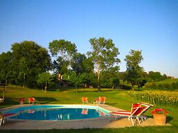 Fattoria Santa Vittoria Apartment 