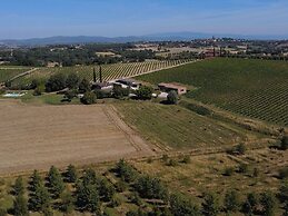 Fattoria Santa Vittoria Apartment 
