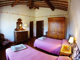 Fattoria Santa Vittoria Apartment Pagliericcio