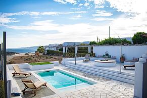 Villa for 6 Guests With Private Pool! In Agia Irini - Walking Distance