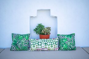 Villa for 6 Guests With Private Pool! In Agia Irini - Walking Distance