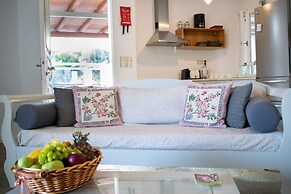 Villa for 6 Guests With Private Pool! In Agia Irini - Walking Distance