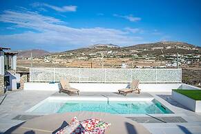 Villa for 6 Guests With Private Pool! In Agia Irini - Walking Distance