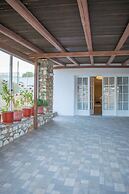 Villa for 6 Guests With Private Pool! In Agia Irini - Walking Distance