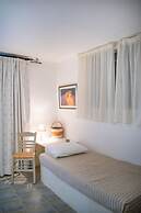 Villa for 6 Guests With Private Pool! In Agia Irini - Walking Distance