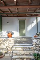 Villa for 6 Guests With Private Pool! In Agia Irini - Walking Distance