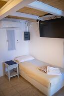 Cozy Studio for 2 Guests With 1 Child or 3 Adults - Walking Distance t