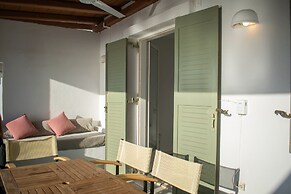 Villa 78 m2 in Agia Irini, 350 Meter to the Beach for 4 Guests With Po