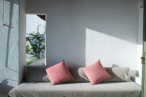 Villa 78 m2 in Agia Irini, 350 Meter to the Beach for 4 Guests With Po